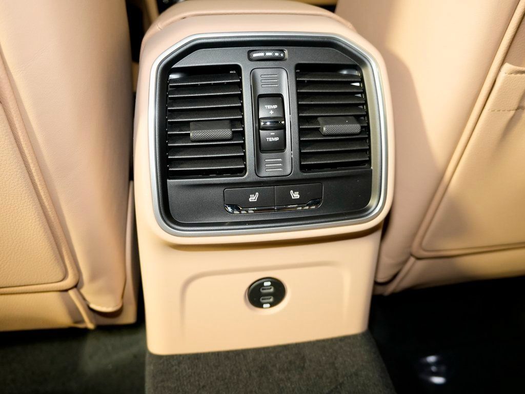 Certified 2026 Porsche Macan AWD/4WD image 33
