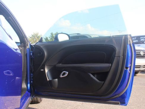 Used 2022 Dodge Challenger SXT w/ Plus Package RWD image 12