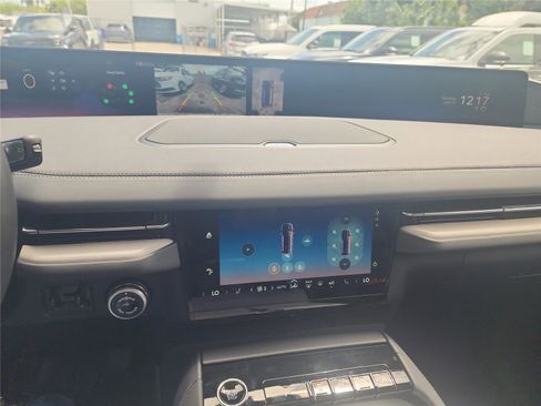 New 2026 Lincoln Navigator Reserve AWD/4WD image 38