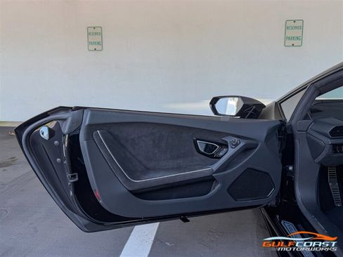 Used 2022 Lamborghini Huracan EVO RWD image 22