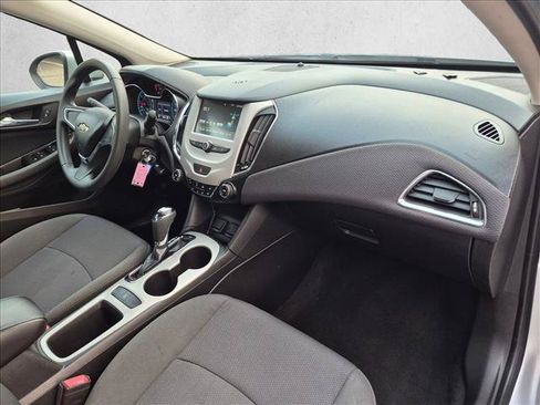 Used 2018 Chevrolet Cruze LS FWD image 20
