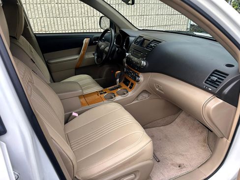 Used 2010 Toyota Highlander Limited image 19