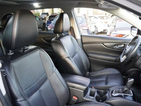 Certified 2018 Nissan Rogue SL w/ Premium Package image 17