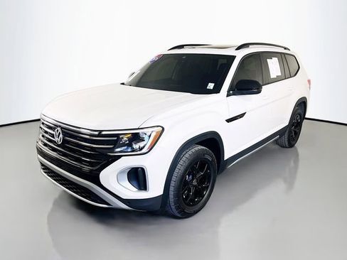 Used 2026 Volkswagen Atlas Peak Edition AWD/4WD image 4