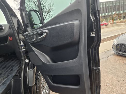 Used 2020 Mercedes-Benz Sprinter 2500 image 27