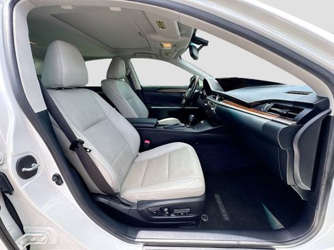 Used 2015 Lexus ES 350 w/ Luxury Package FWD image 29