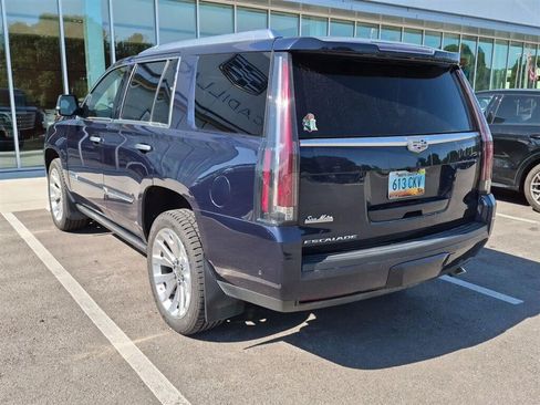 Used 2018 Cadillac Escalade Platinum AWD/4WD image 10