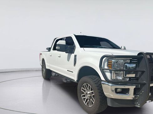 Used 2019 Ford F250 Lariat w/ Lariat Value Package AWD/4WD image 1