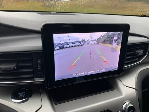 Used 2022 Ford Explorer XLT w/ Equipment Group 202A image 26