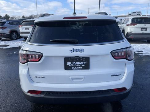 Used 2024 Jeep Compass Latitude image 28