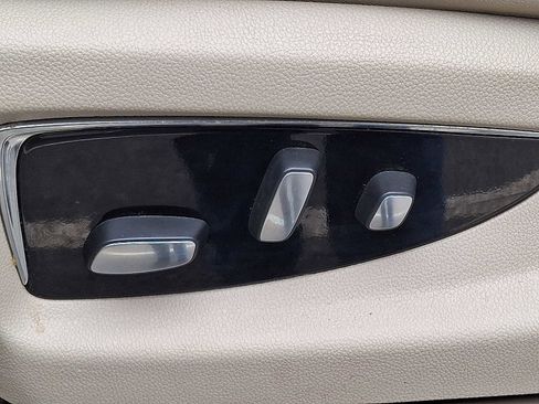 Used 2018 Cadillac Escalade Luxury image 27