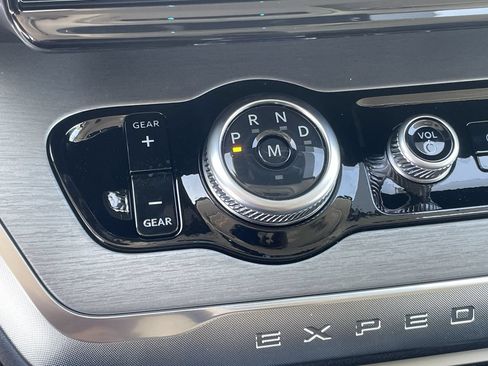 New 2027 Ford Expedition Platinum RWD image 28