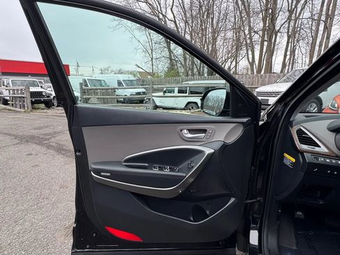 Used 2017 Hyundai Santa Fe AWD image 9