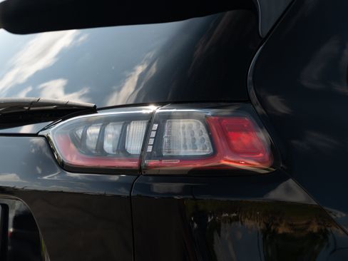 Used 2021 Jeep Cherokee Latitude Lux 80th Anniv w/ Quick Order Package 26U 80TH AWD/4WD image 26