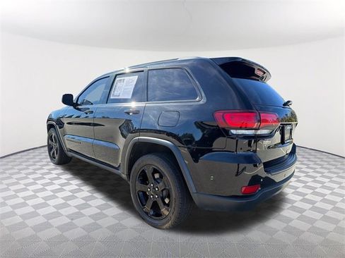 Used 2019 Jeep Grand Cherokee Laredo image 7