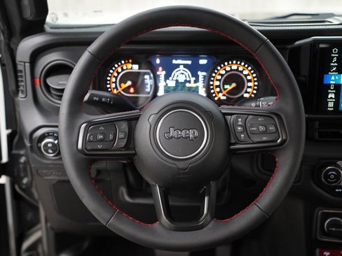 Used 2024 Jeep Gladiator Rubicon image 12