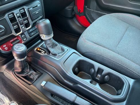 Used 2025 Jeep Wrangler Unlimited Rubicon AWD/4WD image 42