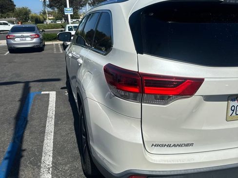 Used 2018 Toyota Highlander XLE FWD image 6