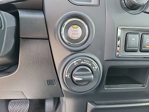 Used 2024 Nissan Titan SV AWD/4WD image 14