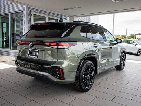 New 2026 Volkswagen Tiguan SE R-Line FWD image 2