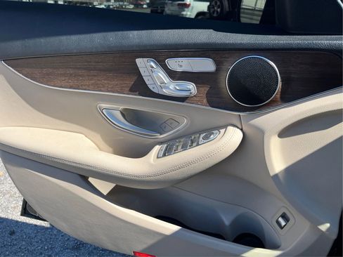 Used 2020 Mercedes-Benz C 300 4MATIC Sedan image 20