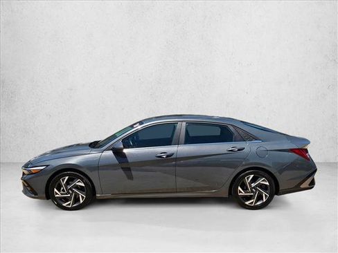 Used 2024 Hyundai Elantra Limited FWD image 9