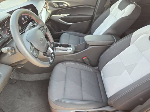 Used 2026 Chevrolet Trax RS w/ Sunroof Package FWD image 8