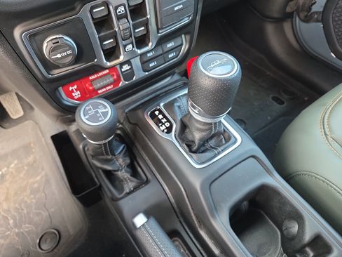 Used 2024 Jeep Gladiator Mojave image 28