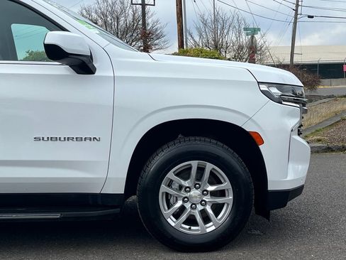 Used 2023 Chevrolet Suburban LT image 8