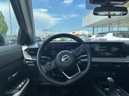 Used 2026 Nissan Kicks SV w/ Cold Weather Package FWD image 32