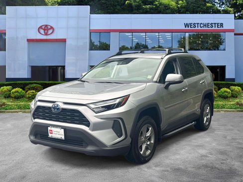 Certified 2024 Toyota RAV4 LE AWD/4WD image 4