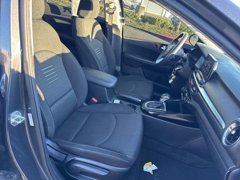 Used 2019 Kia Forte S w/ S Premium Package image 10