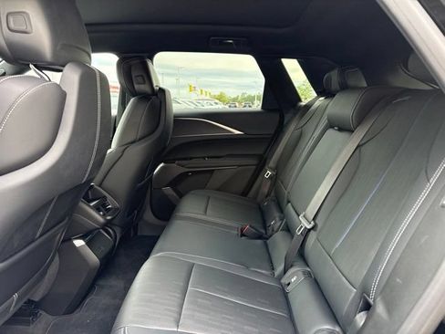 Used 2025 Cadillac Lyriq Luxury AWD/4WD image 9