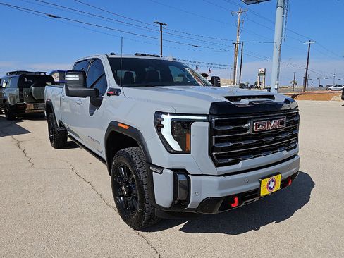 Used 2024 GMC Sierra 2500 AT4 w/ AT4 Premium Plus Package image 7