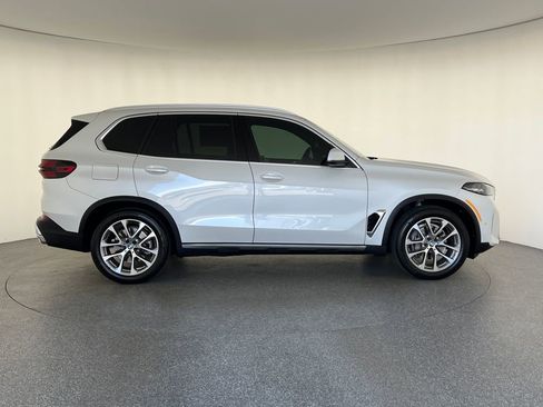 Used 2024 BMW X5 xDrive40i w/ Parking Assistance Package AWD/4WD image 2