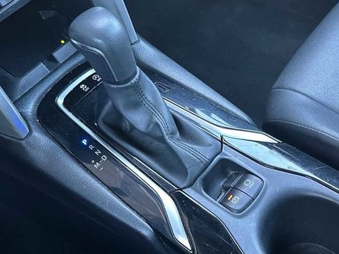 Used 2024 Toyota Corolla Cross XLE image 19