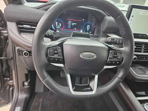 Used 2025 Ford Explorer Platinum w/ LUX Leather Package AWD/4WD image 18