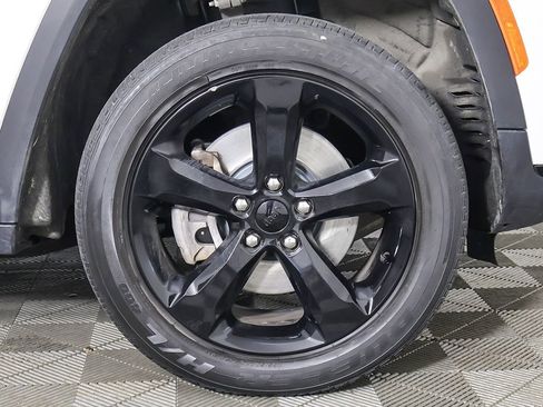Used 2023 Jeep Grand Cherokee L Laredo AWD/4WD image 24