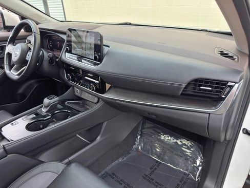 Used 2023 Nissan Rogue Platinum FWD image 14