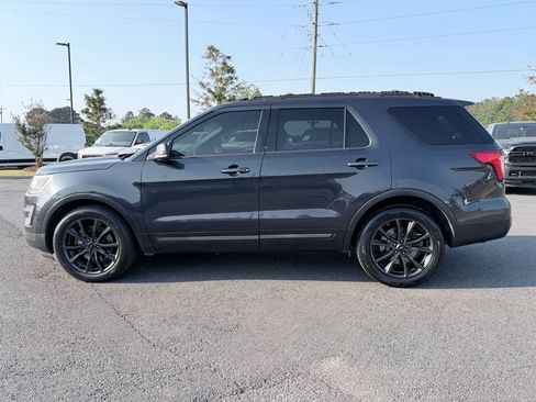 Used 2017 Ford Explorer XLT w/ Equipment Group 202A FWD image 5