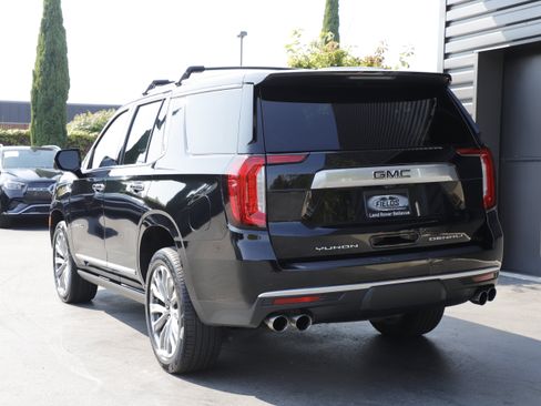 Used 2021 GMC Yukon Denali w/ Denali Premium Package AWD/4WD image 4