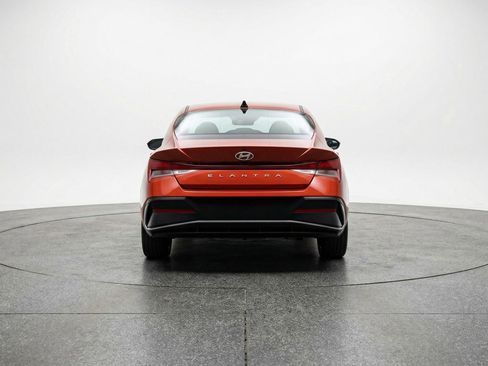 Used 2025 Hyundai Elantra SEL image 7