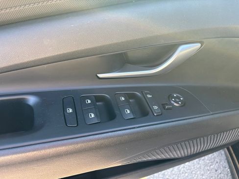 Used 2023 Hyundai Elantra SE FWD image 18