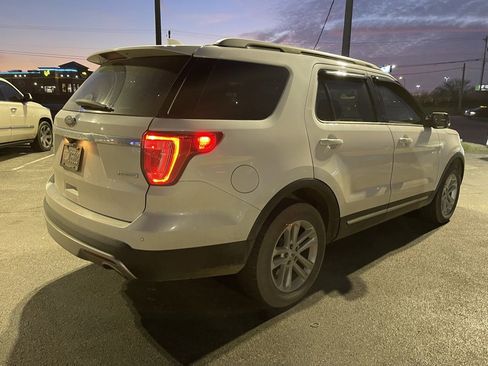 Used 2017 Ford Explorer XLT image 5