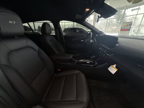 Used 2025 Buick Envista Sport Touring w/ Convenience I Package image 33