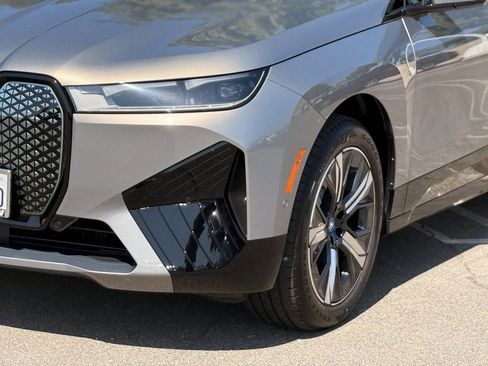 Used 2025 BMW iX xDrive50 w/ Premium Package image 11