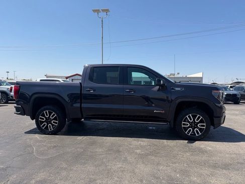 Used 2024 GMC Sierra 1500 AT4 w/ Technology Package AWD/4WD image 4