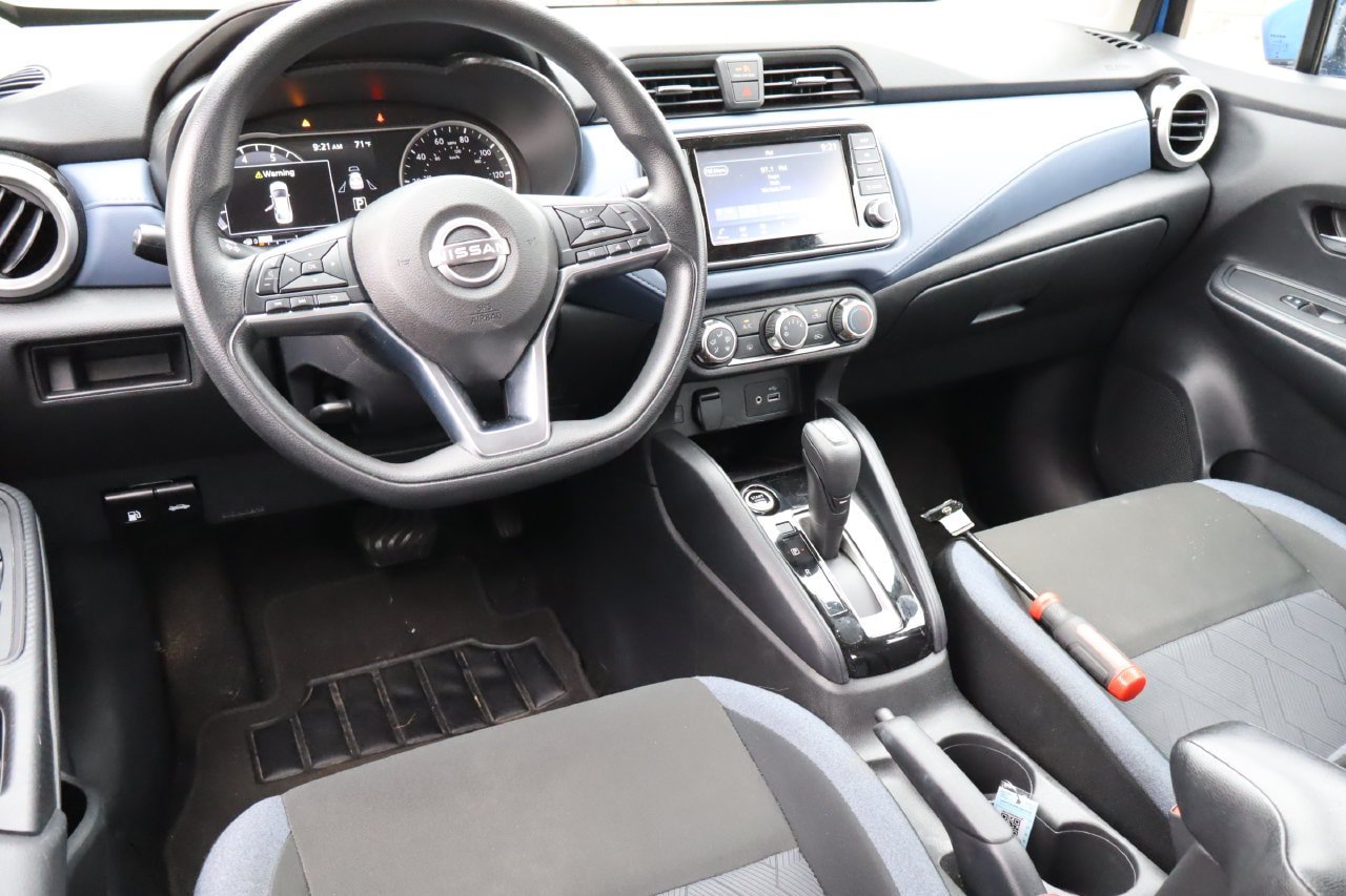 Used 2024 Nissan Versa SV FWD image 4
