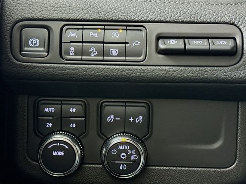 Used 2022 GMC Yukon Denali image 8