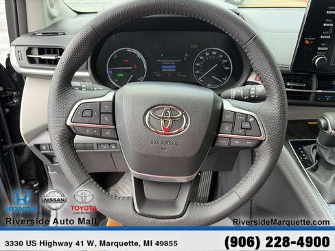 Used 2024 Toyota Sienna Limited AWD/4WD image 21